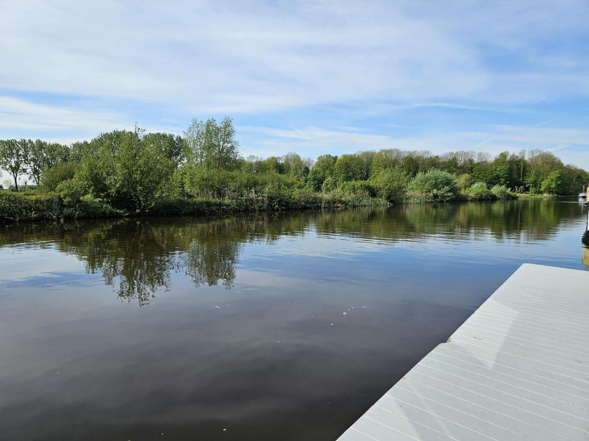 Luxe Woonboot In De Natuur Evt Met Console Bootje! Leeuwarden Esterno foto